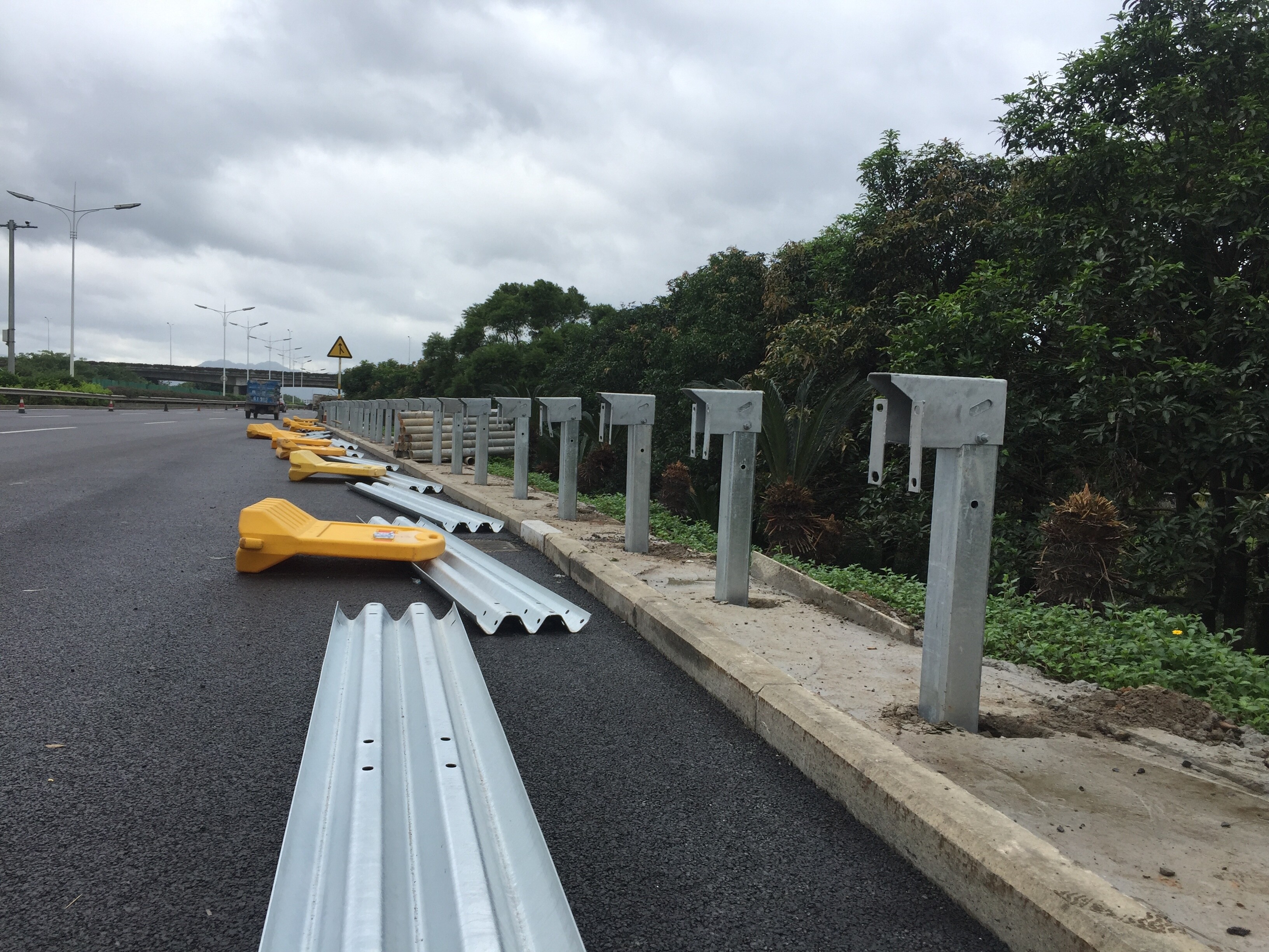 高速公路护栏